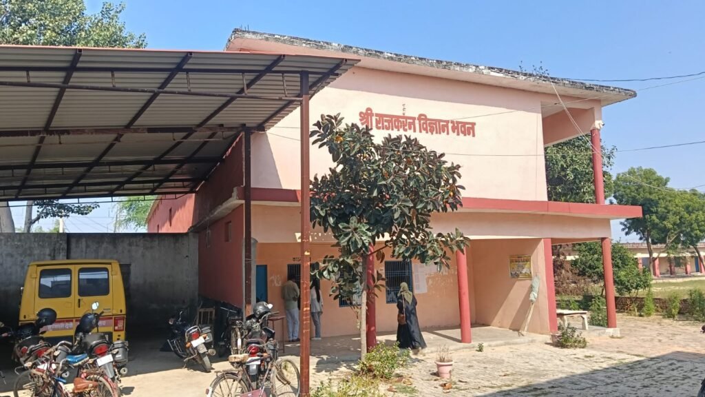 कॉलेज वाहन पार्किंग स्थल